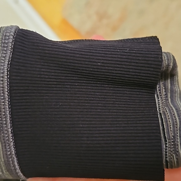 259. Lululemon Daily Practice Jacket - Picture 8 of 12